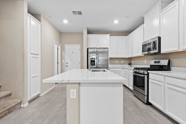 Foto del edificio - Luxury 3BR Townhome in Gated Summerlin Com...