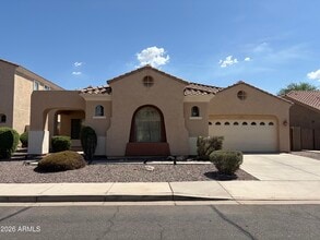 Building Photo - 2417 E Iris Dr