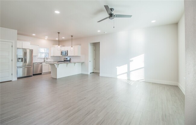 Foto del edificio - 350 W Kinniburgh Dr