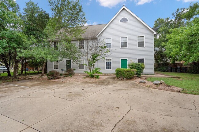 Building Photo - 2908 Whisper Oaks Ln