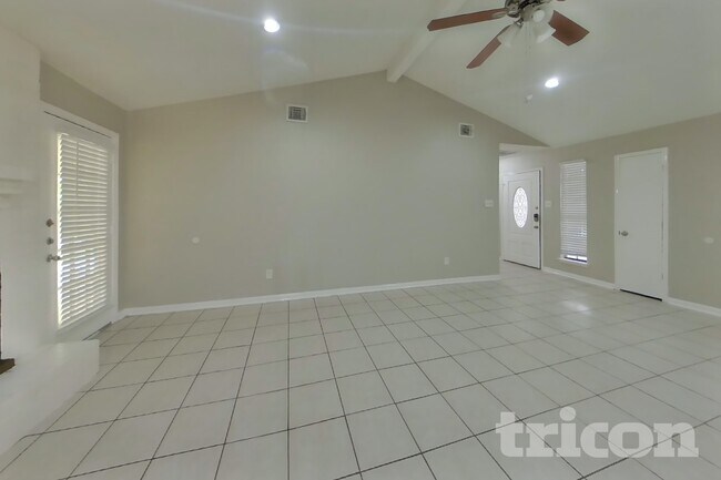 Foto del edificio - 7902 Battlepine Dr