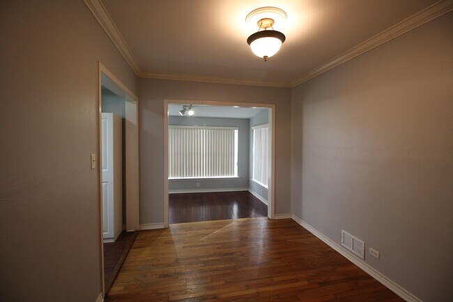 Foto del edificio - 403 W James St