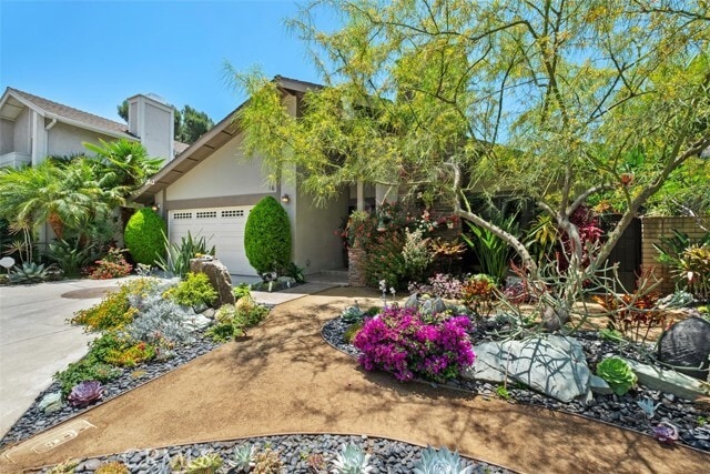 Building Photo - 16 Banyan Tree Ln