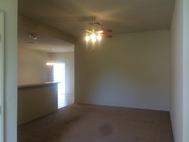 Building Photo - 3000 Clydesdale Way