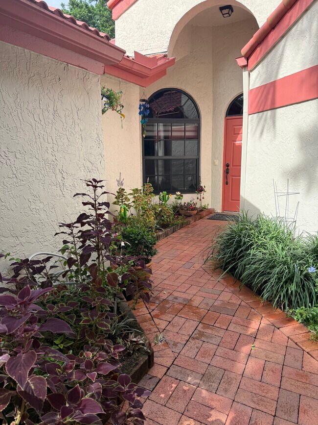 Building Photo - 7942 Lexington Club Blvd