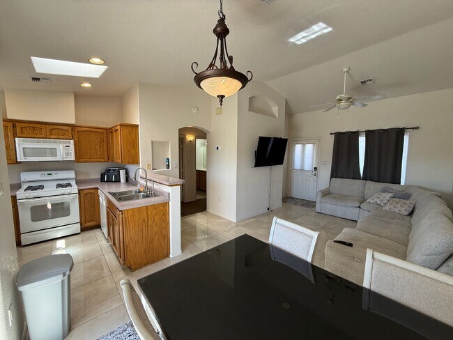 Foto del edificio - Yuma Meadows Townhouse - Furnished / Unfurnished