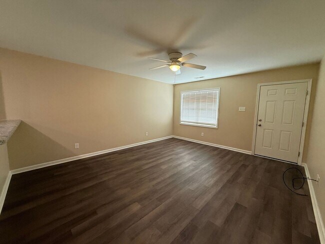 Foto del edificio - Nice 2 bedroom, 2 bath duplex. No pets allowed.