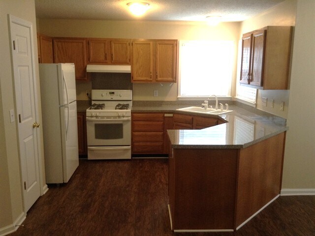 Building Photo - 976 Scottland Dr
