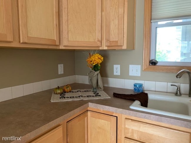 Building Photo - 3 br, 2.5 bath Townhome - 3547 Mclaughlin Dr