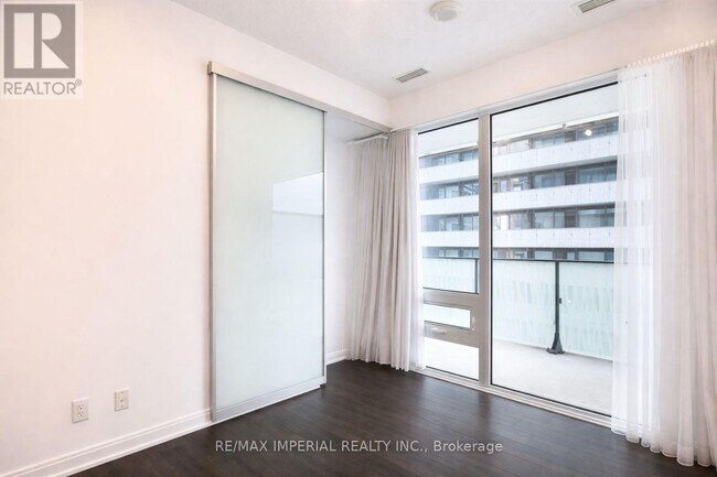 Building Photo - 42 Charles St E