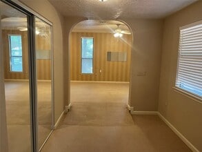 Building Photo - 302 Somerset