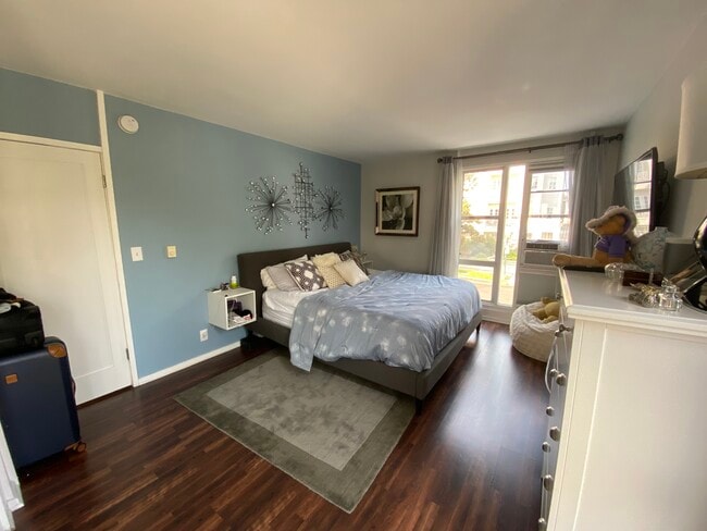 Sample Primary Bedroom (wall is not blue) - 1730 Glendon Ave
