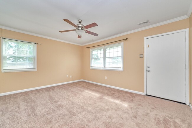 Foto del edificio - 3 Bedroom ranch in Hampton VA!