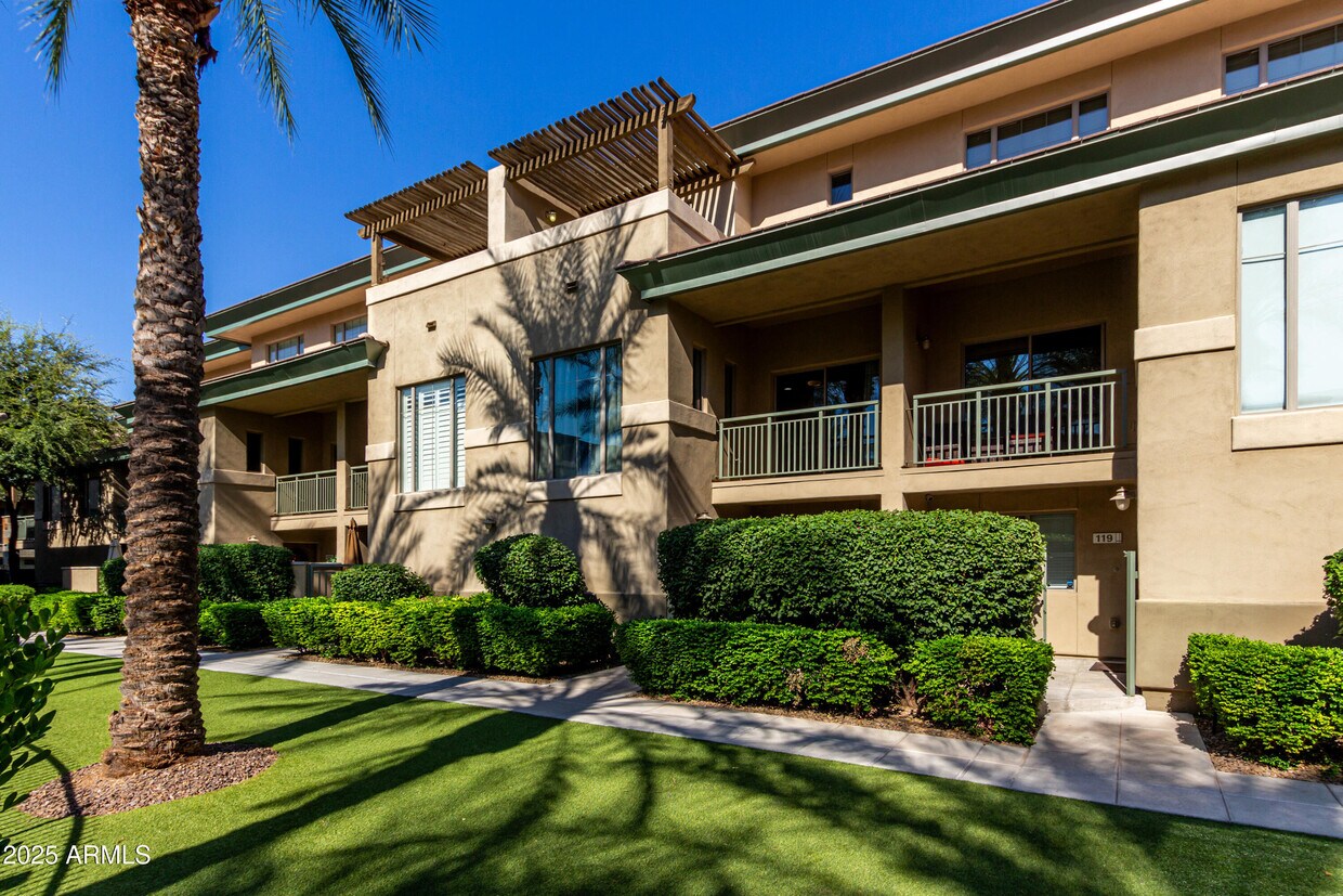 Foto principal - 815 E Rose Ln