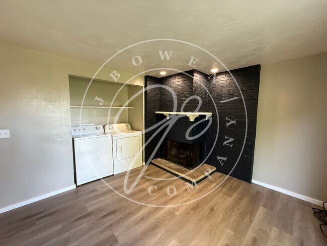 Foto del edificio - 6028 Pembridge Dr E