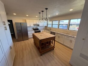 Building Photo - 1402 E 21st St