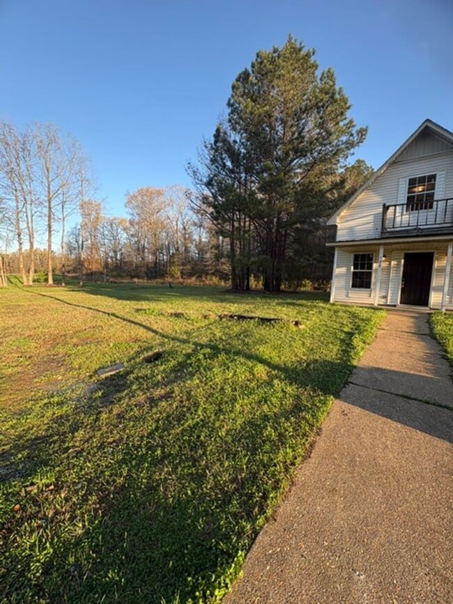 Building Photo - Renovated 3 Bedroom 2 Bath Home for Rent!