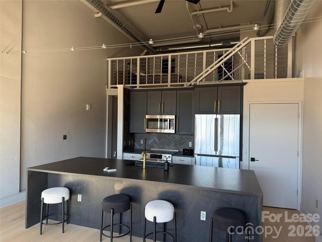 Foto del edificio - 715 N Graham St