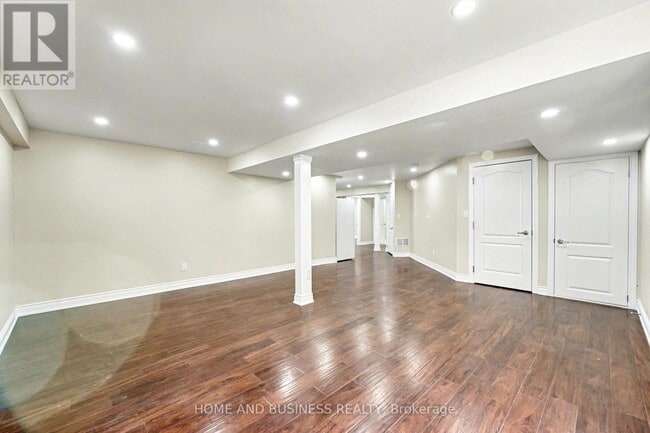 Building Photo - 19 Goldlist Dr