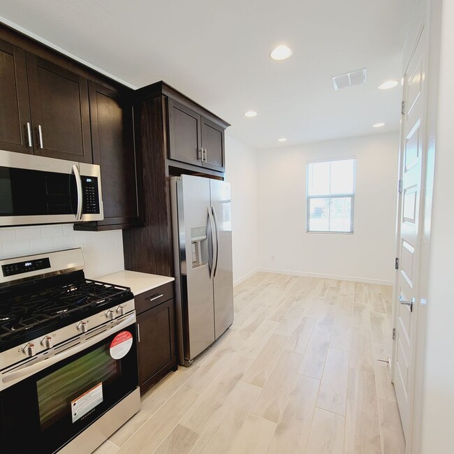 Building Photo - 24766 N 170th Ln - New Build! Amazing loca...