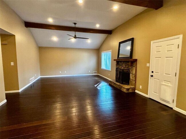 Building Photo - 125 Lantern Ridge Dr