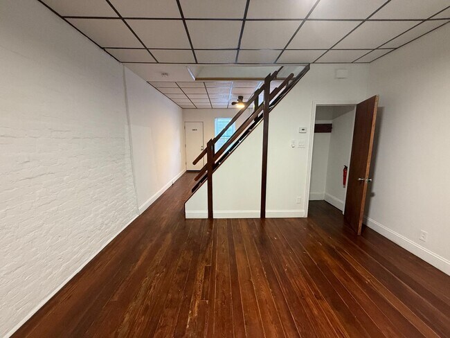 Foto del edificio - Cute, updated 2BR house coming up for September 1st.