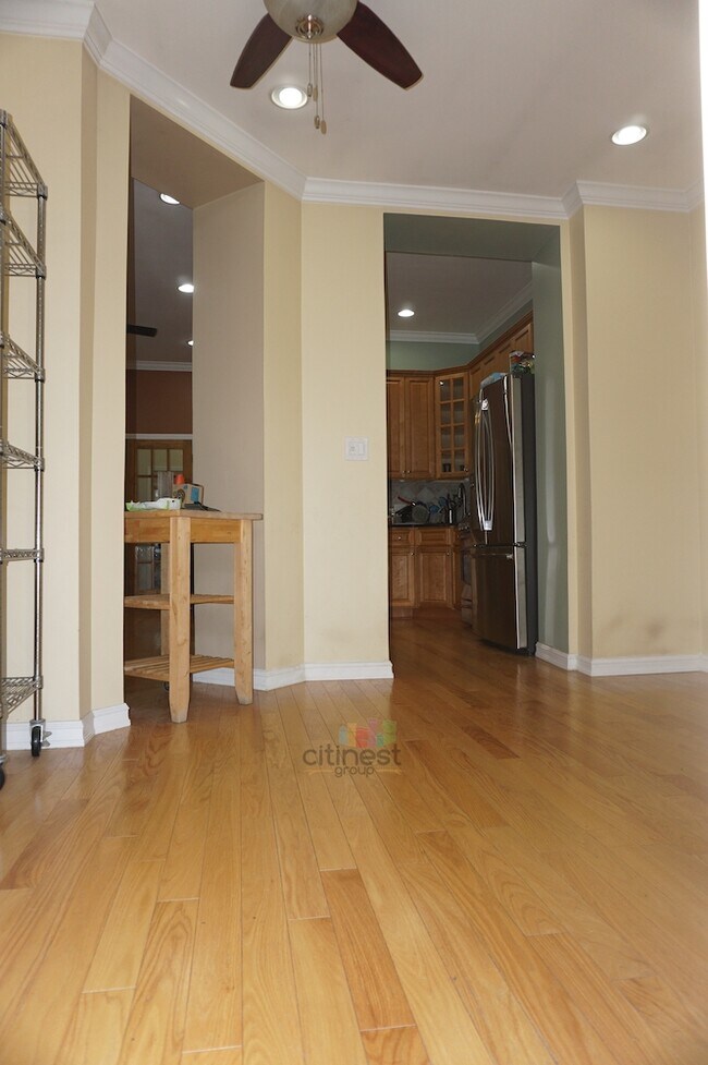 Foto del edificio - 560 74th St