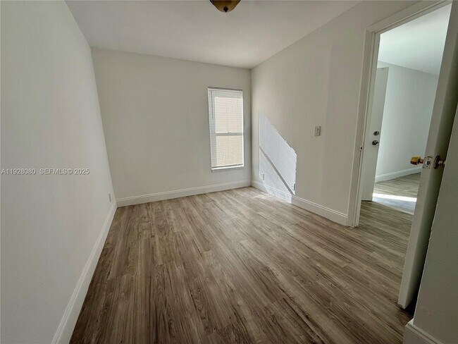 Foto del edificio - 4086 N Pine Island Rd