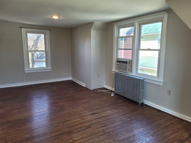 Building Photo - 212 N Queen St