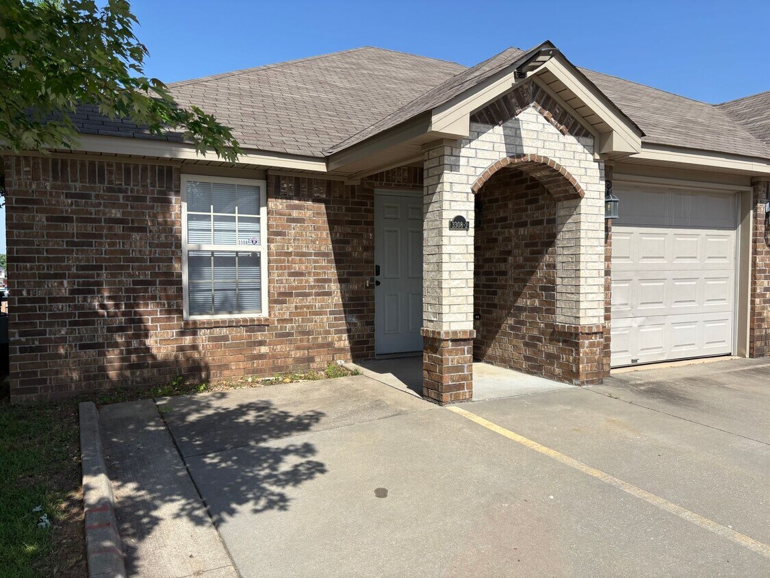 Primary Photo - 3308 SW Victoria Pl