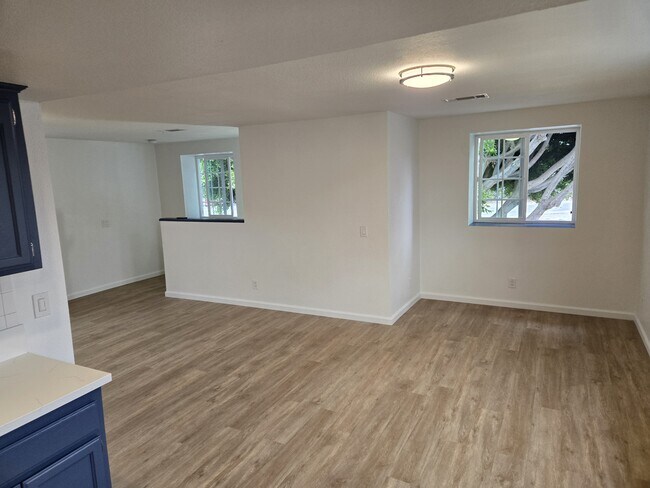 Foto del edificio - 1772 W 22nd St