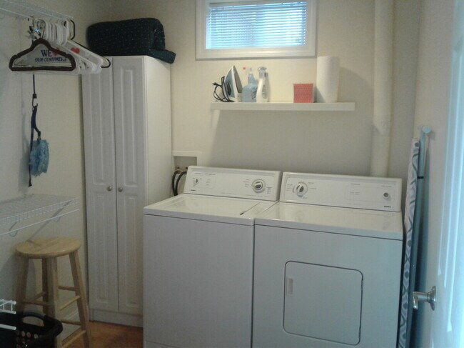 Private laundry - 448 Mountain