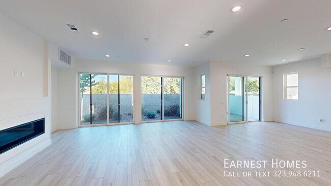 Foto del edificio - 8444 Camelia Ct