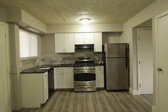 Building Photo - 218-222 Hinkle Ave