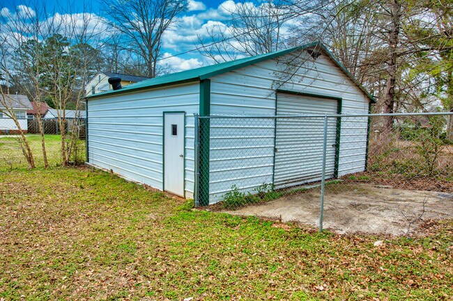 Building Photo - 2085 Cherry Ave