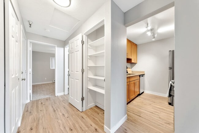 Building Photo - Terwilliger Terrace