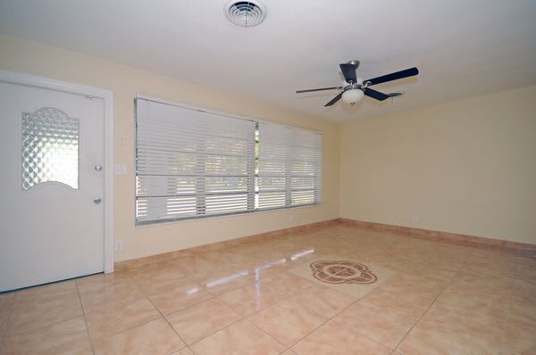 Foto del edificio - 4998 NW 3rd Ave