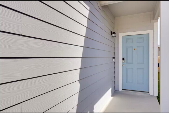 Foto del edificio - First Time Rental! 4 Bedroom 2 1/2 Bath ~M...