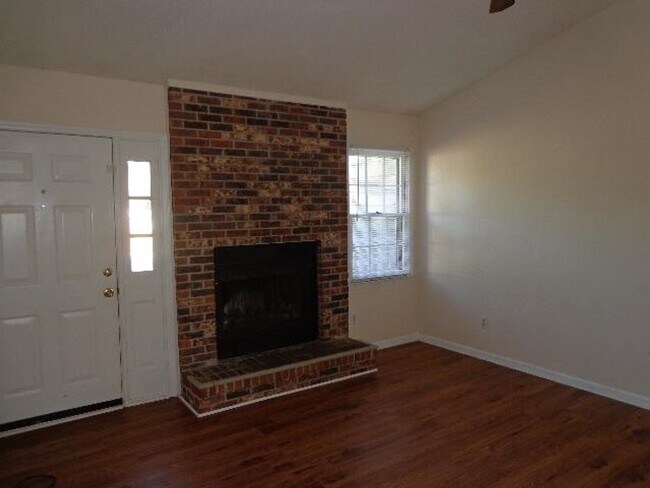 Building Photo - Nice 3 Bedroom Home in Deerfield-120 Hunti...