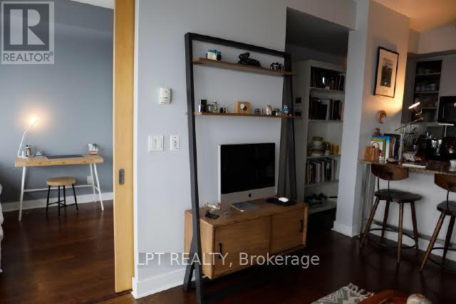 Photo du bâtiment - 438 King St W