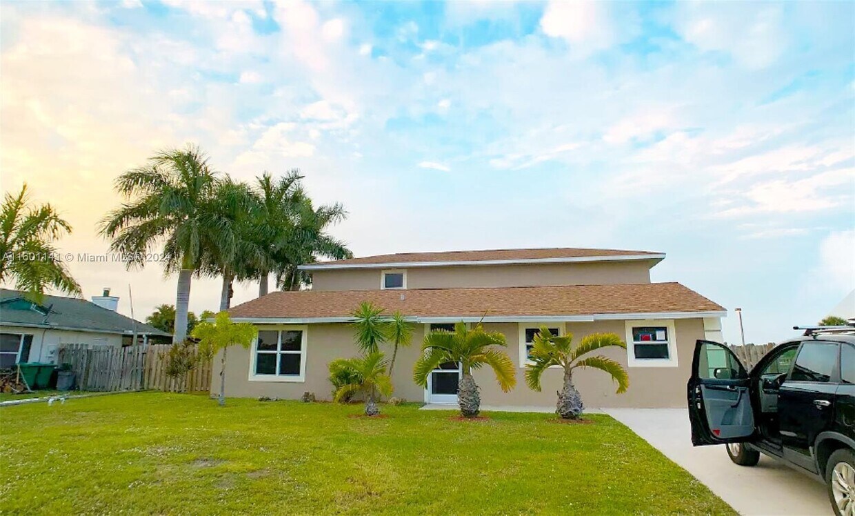 Primary Photo - 2112 SE East Dunbrooke Cir