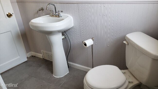 Foto del edificio - 3 br, 1 bath House - 27304 Alger Blvd