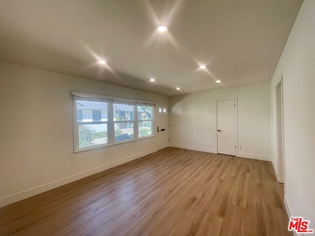 Foto del edificio - 4441 Tujunga Ave