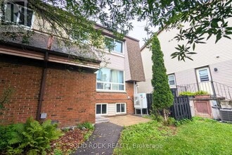 Building Photo - 29 Woodvale Green