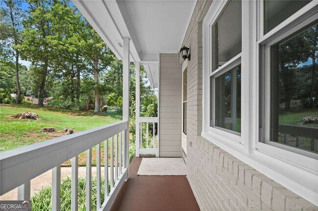 Building Photo - 200 E Country Woods Dr