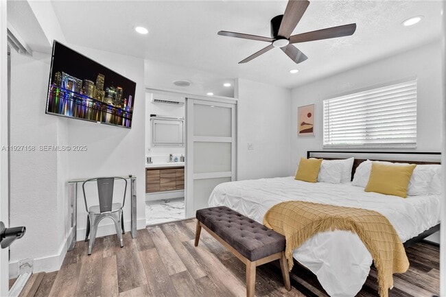 Foto del edificio - 7831 Hope St