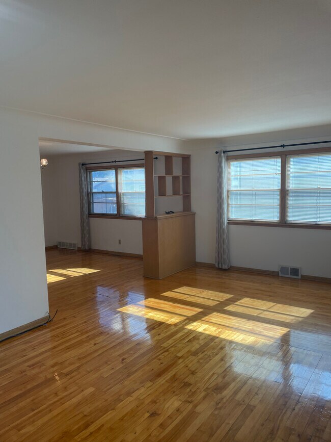 Foto del edificio - 629 Monroe St NE