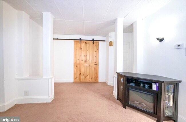 Foto del edificio - 206 E Hinckley Ave