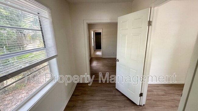 Foto del edificio - 916 W 28th St