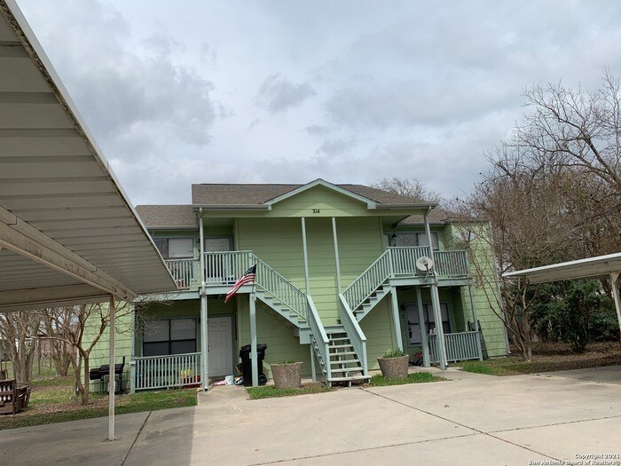 Foto principal - 214 E Huebinger St